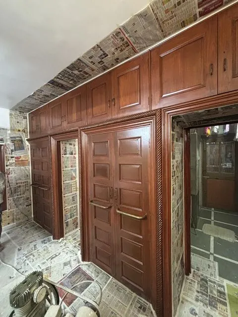 Wooden doors and cabinets polish